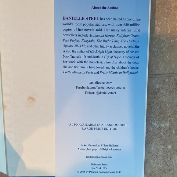 Hardback Copy of Danielle Steel “The Cast” - Picture 4 of 6